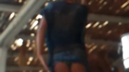 Chica vino a visitar a su novia y lamió el coño arremolinándose en el videos xxx caseros hd patio